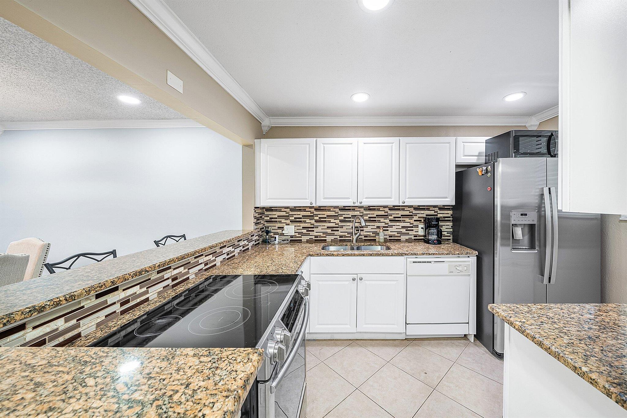 FOUNTAINS OF PALM BEACH C - Residential Lease