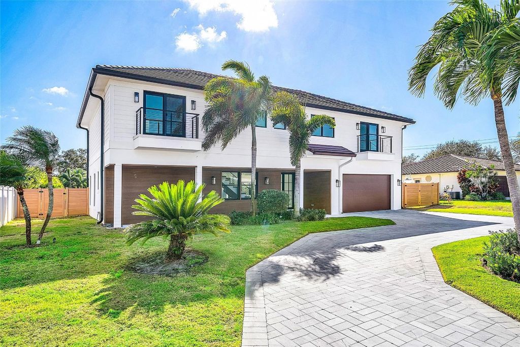 Photo of 8 Leeward Circle, Jupiter, FL 33469 (MLS # F10549204)