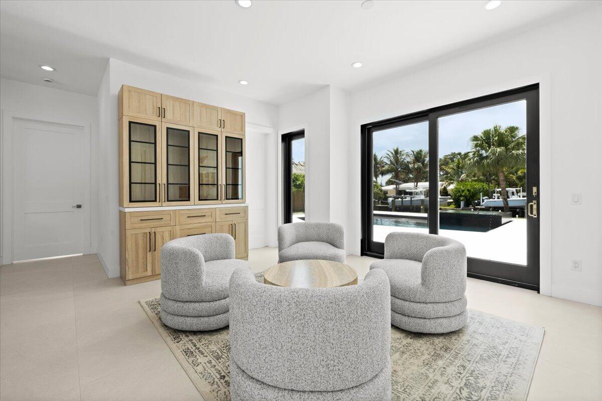 8 Leeward Circle