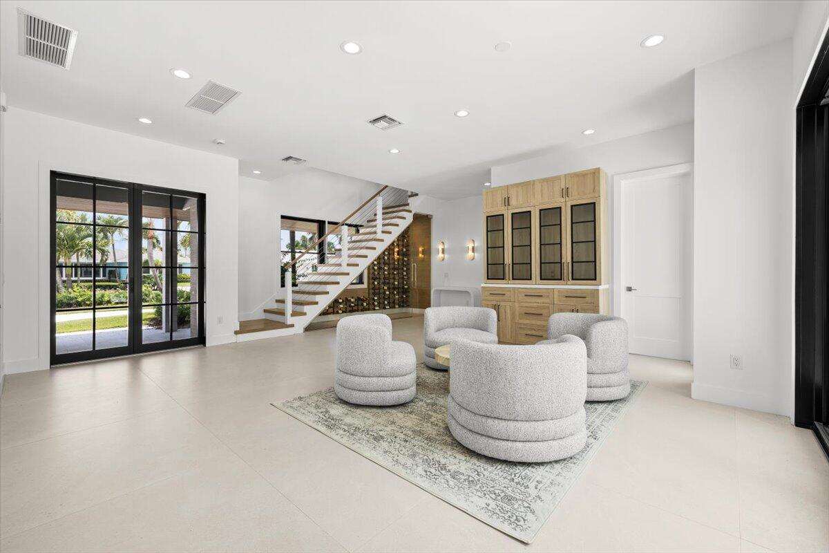 8 Leeward Circle