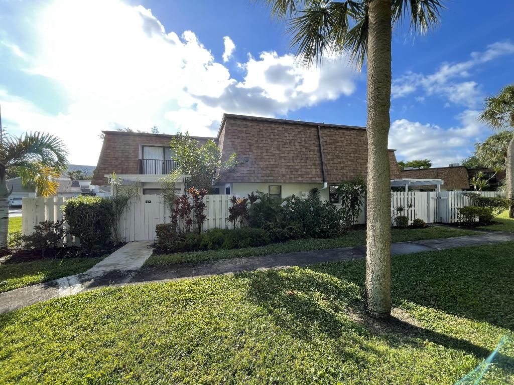 Photo of 2010 SW 29th Court #3c, Delray Beach, FL 33445 (MLS # R10973987)