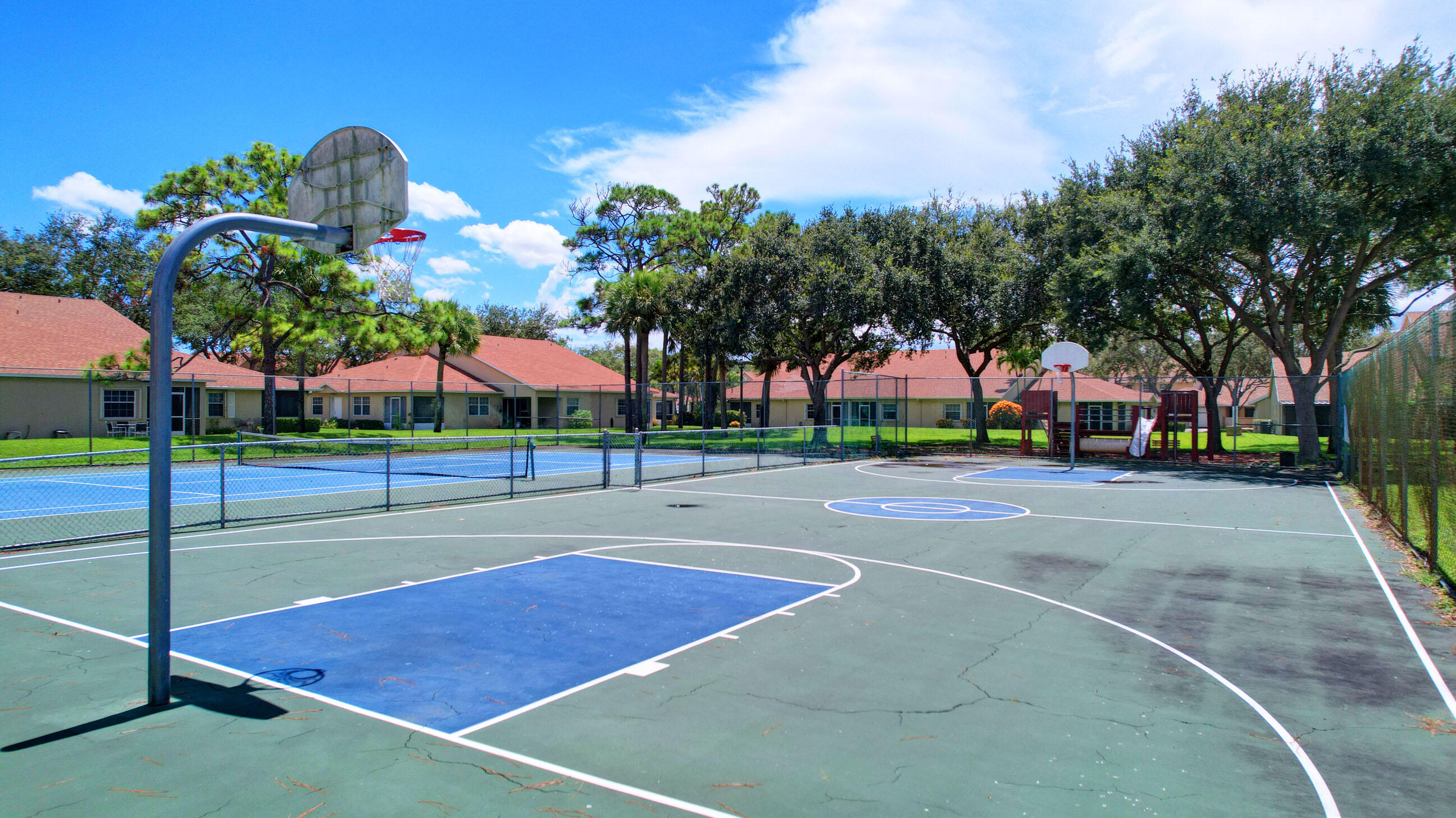 JOGGERS RUN - Residential