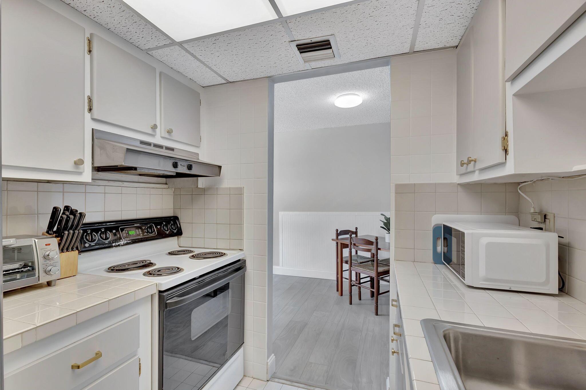 ROSEVIEW GARDEN CONDO - Residential Lease