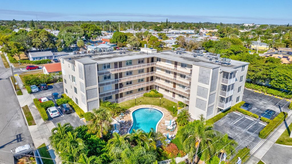 Photo of 1131 SE 4th Street #2030, Boynton Beach, FL 33435 (MLS # R11148309)