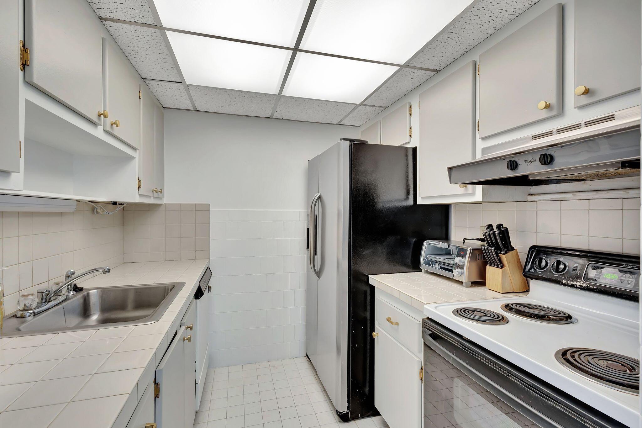 ROSEVIEW GARDEN CONDO - Residential Lease