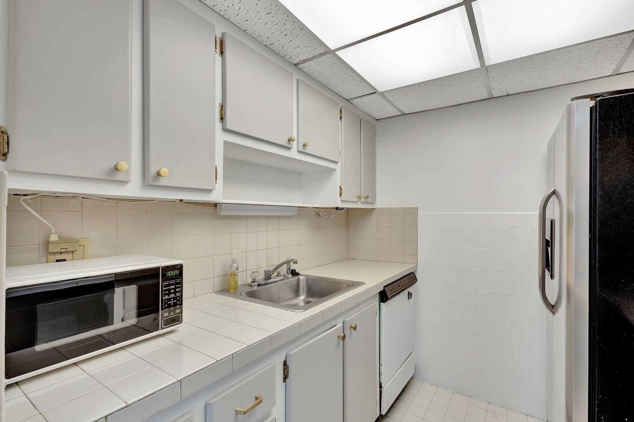 ROSEVIEW GARDEN CONDO - Residential Lease