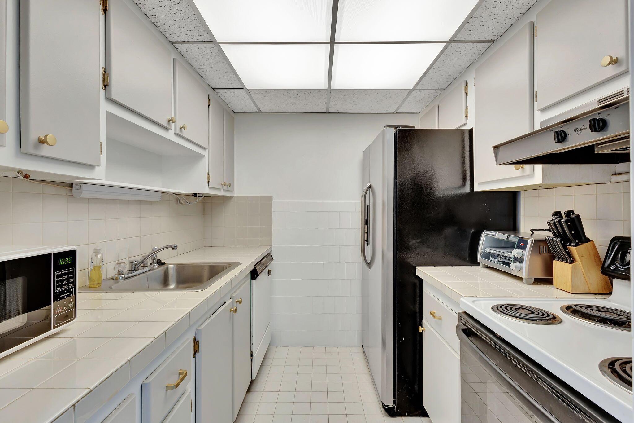 ROSEVIEW GARDEN CONDO - Residential Lease