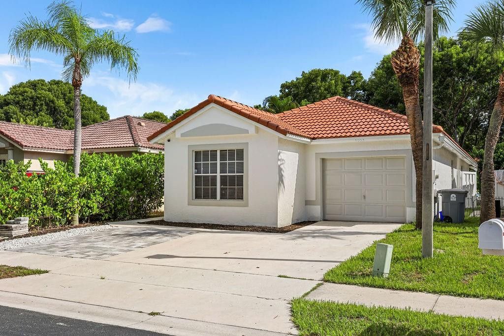 Photo of 4853 Purdue Drive, Boynton Beach, FL 33436 (MLS # F10528053)