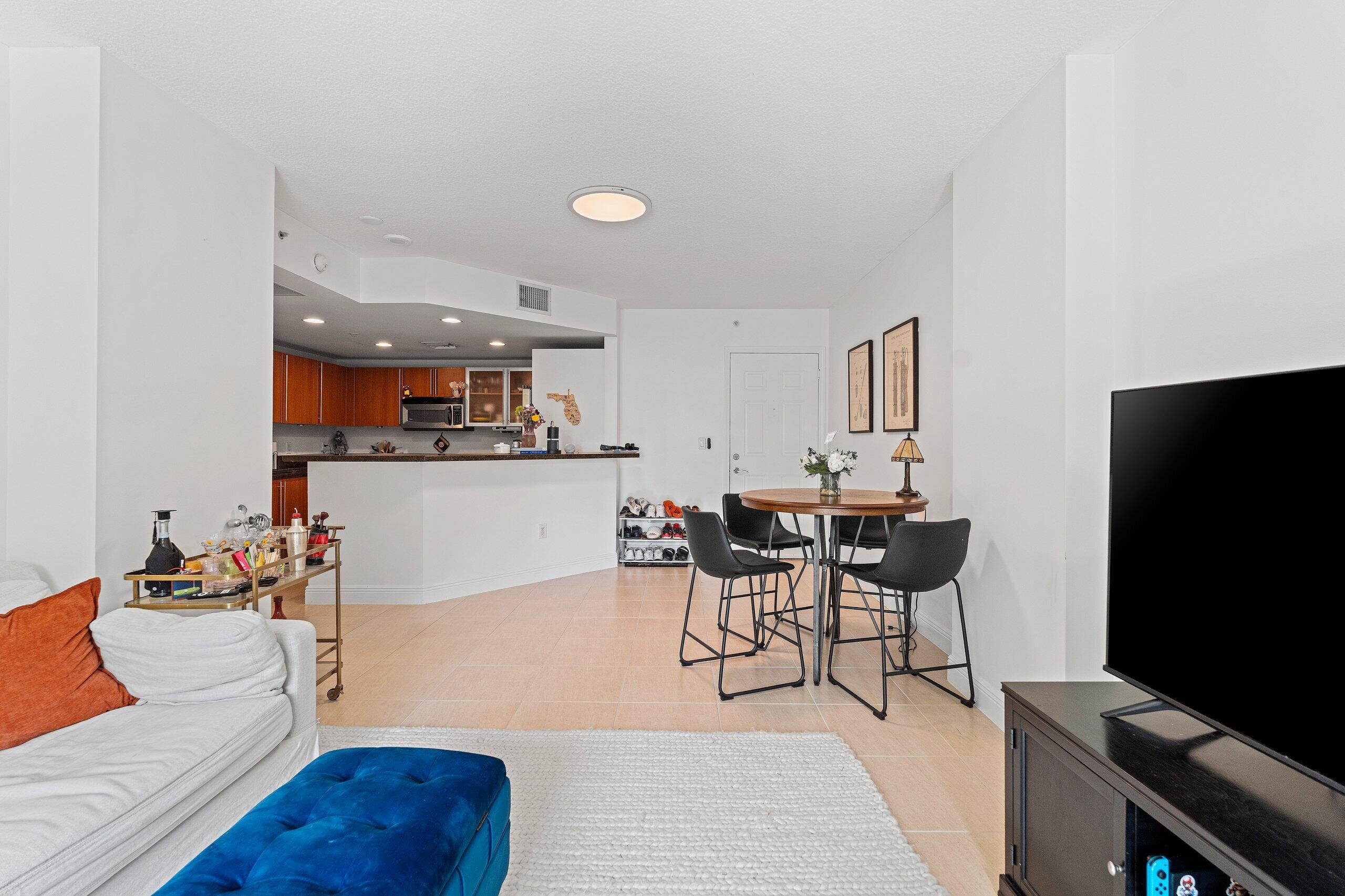 610 Clematis Street 338