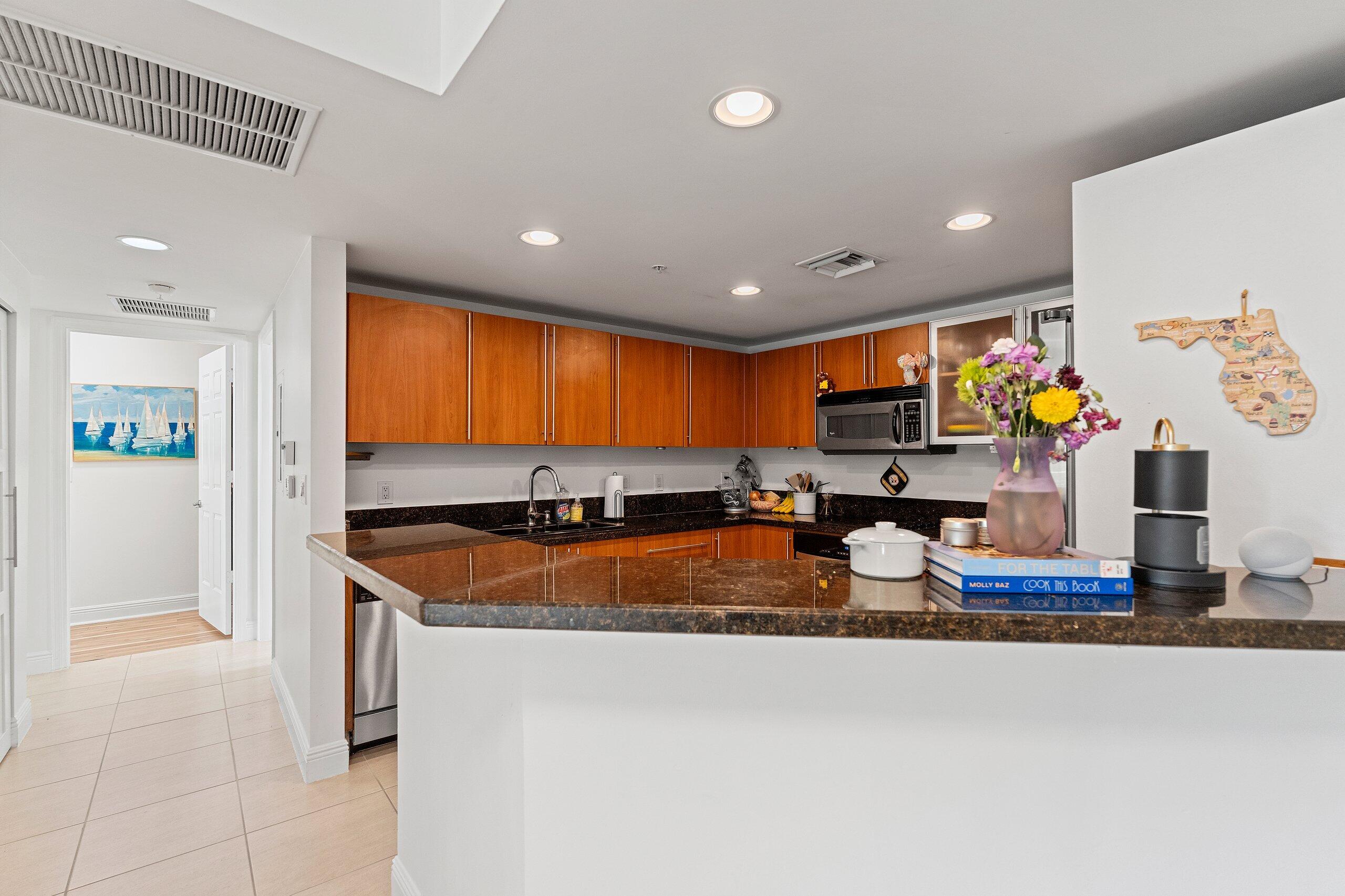 610 Clematis Street 338