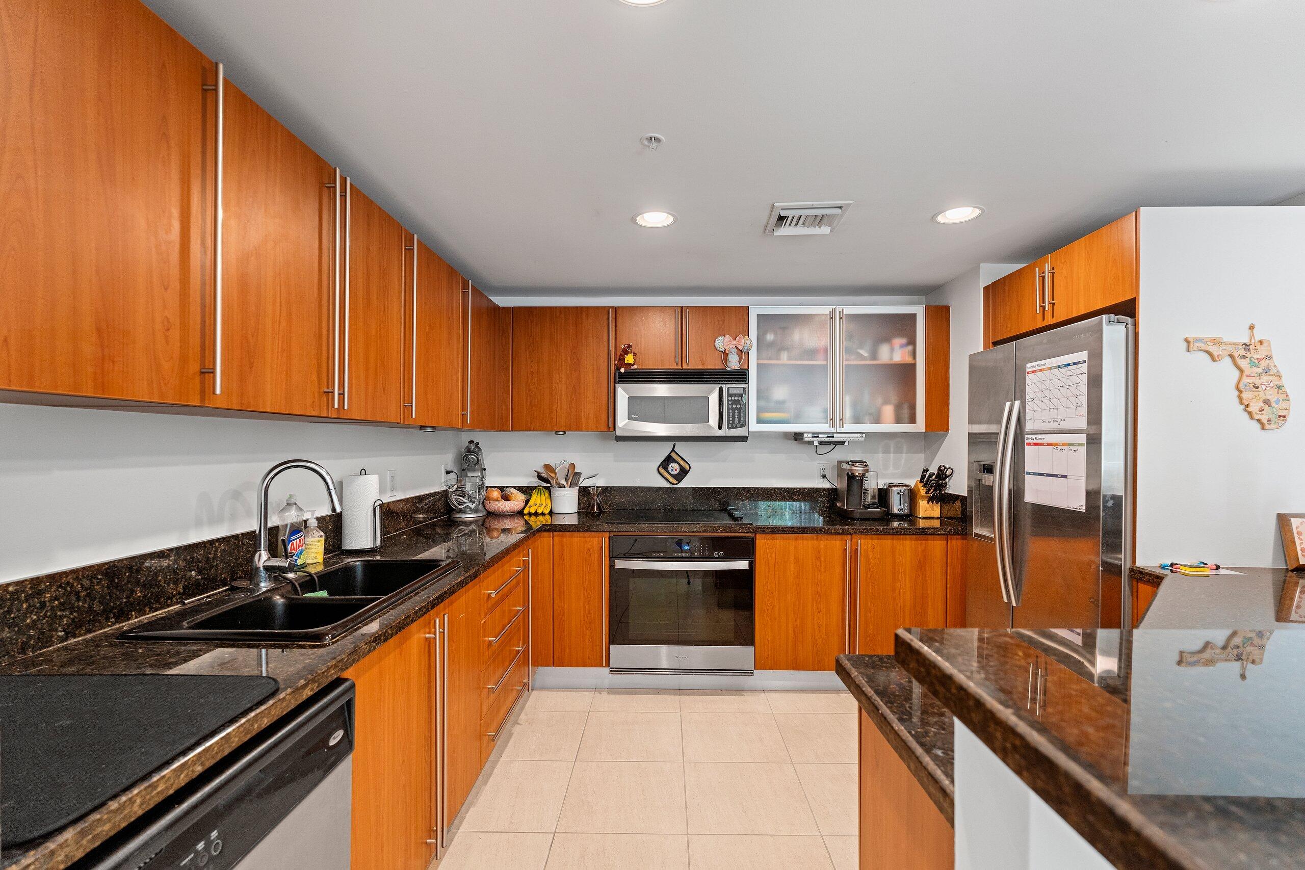 610 Clematis Street 338