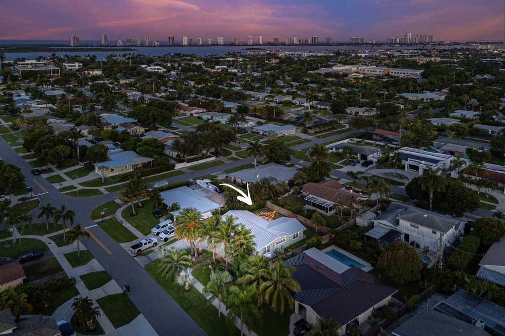 Photo of 504 Gulf Road, North Palm Beach, FL 33408 (MLS # R11110919)