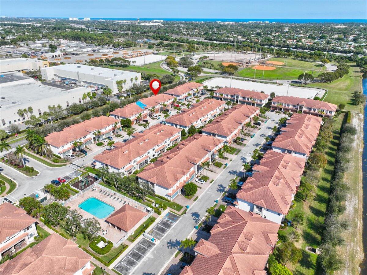 CARRIAGE POINTE TOWNHOMES PUD - Residential