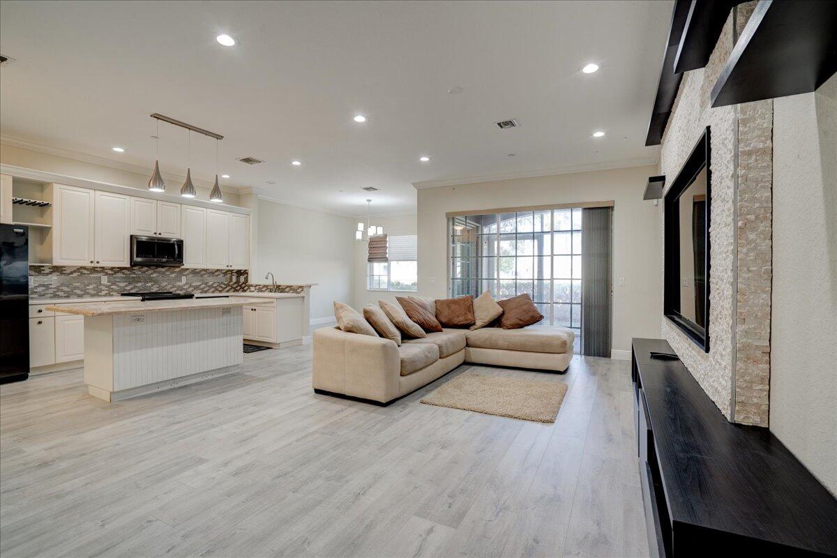 CARRIAGE POINTE TOWNHOMES PUD - Residential