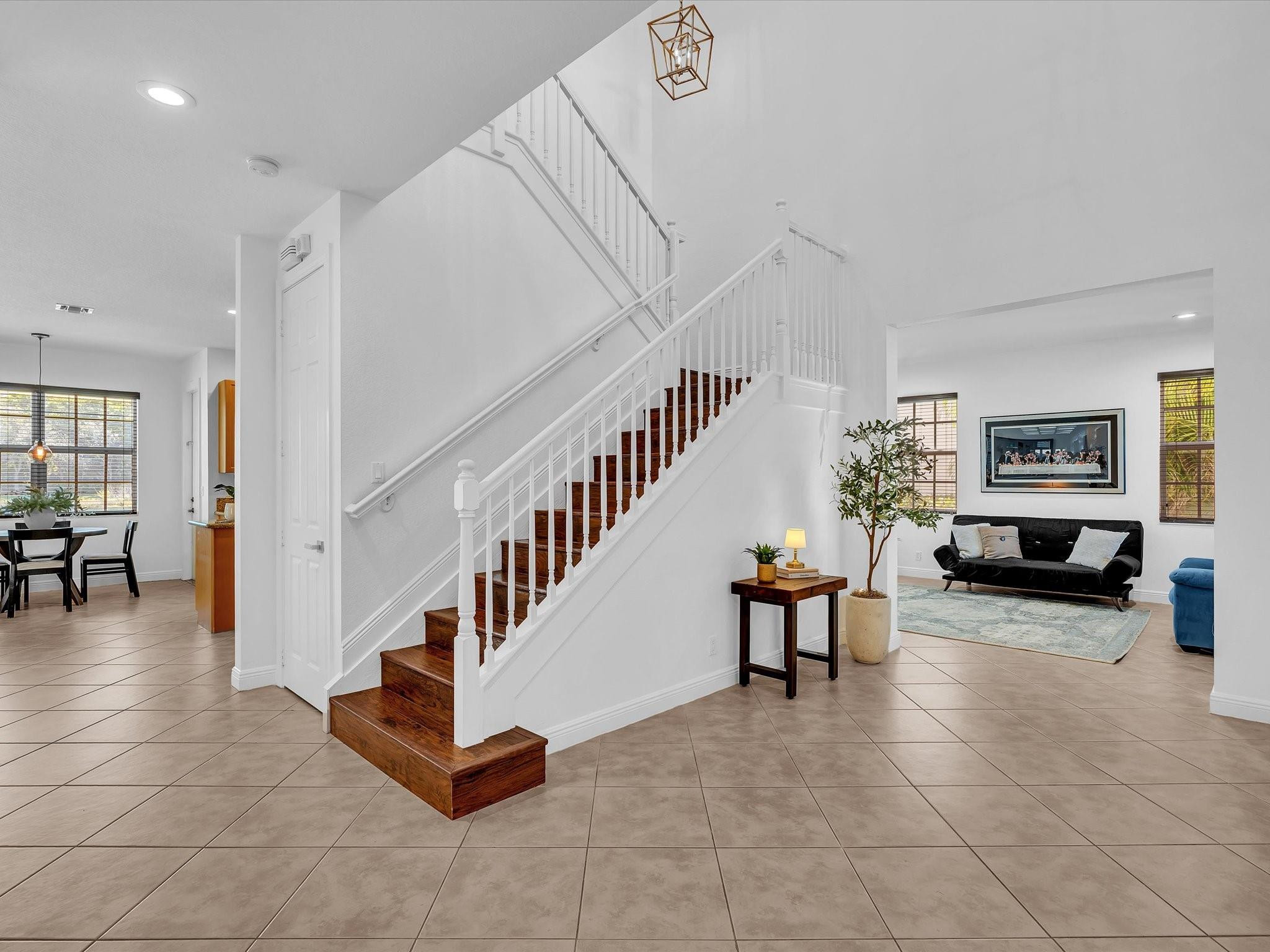 6806 Lakeside Circle