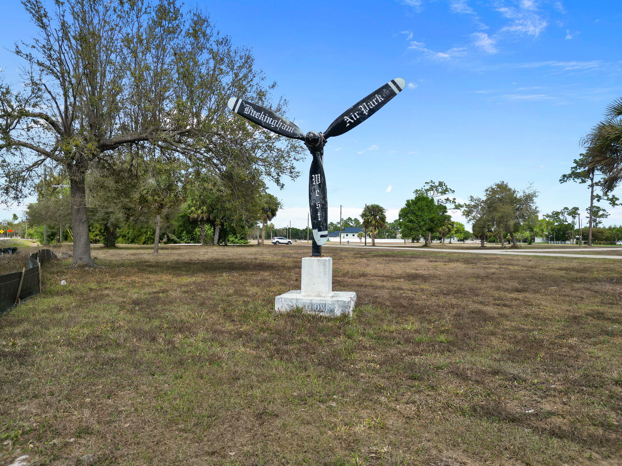 BUCKINGHAM PARK - Land