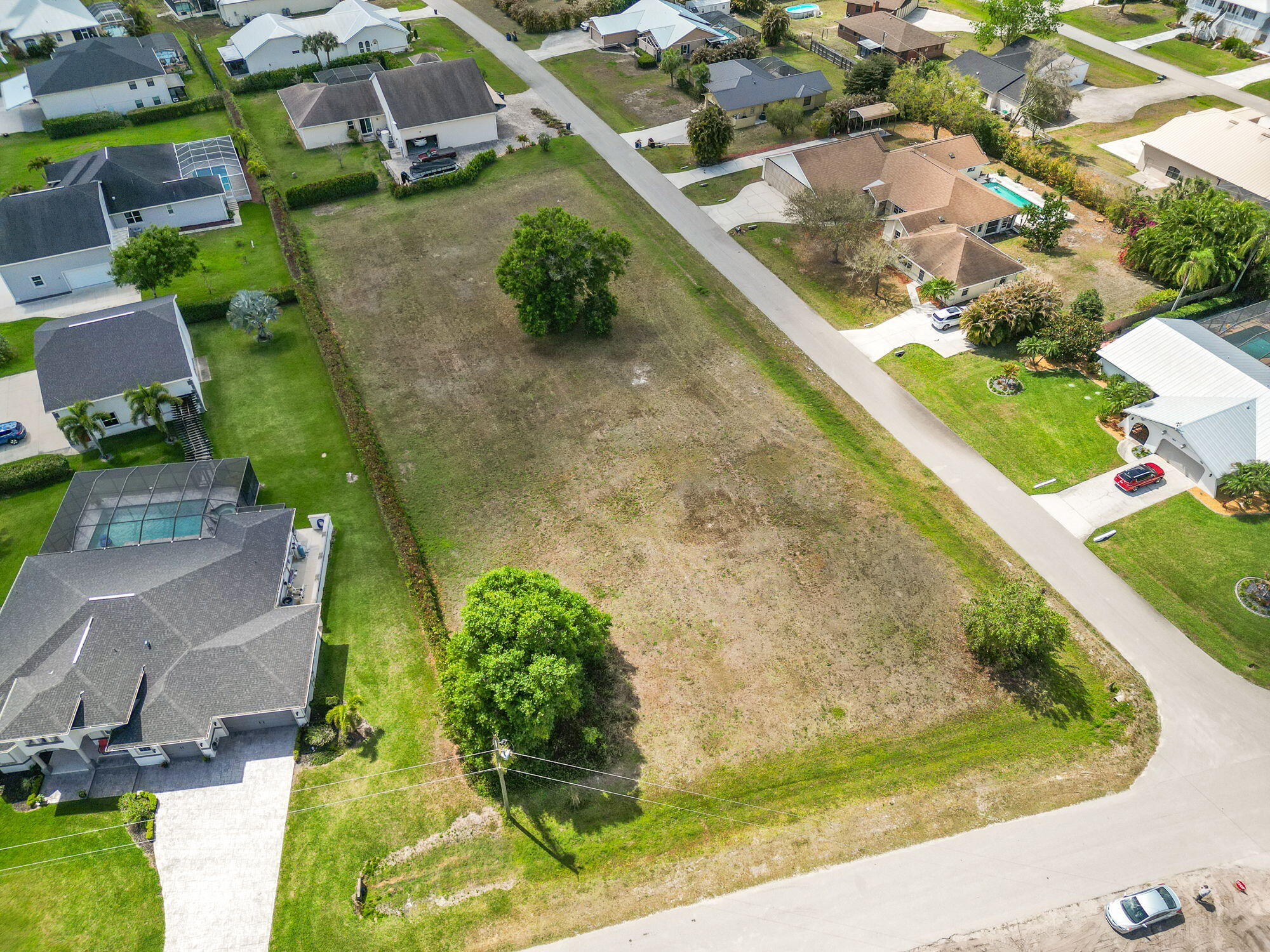 BUCKINGHAM PARK - Land