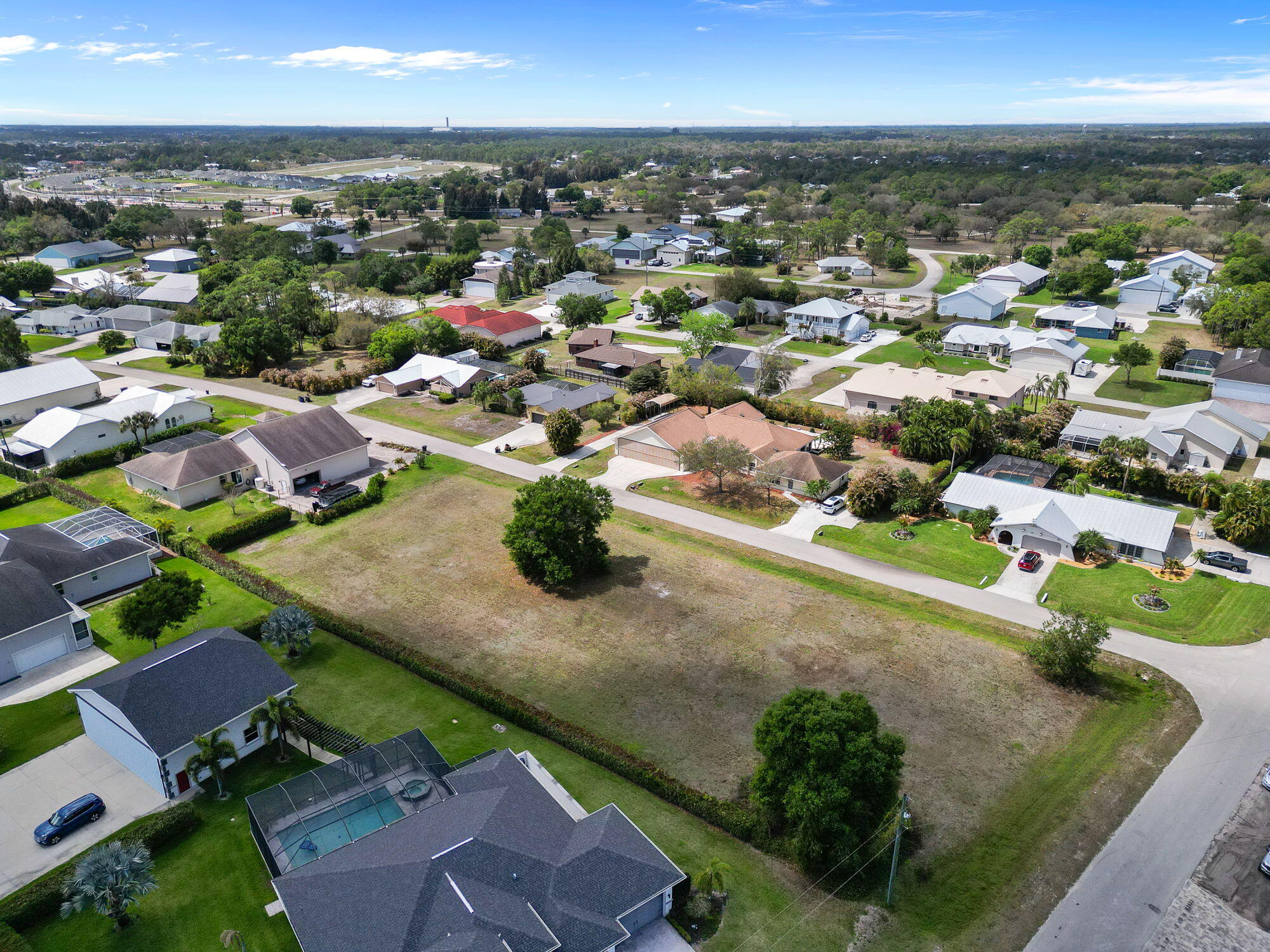 BUCKINGHAM PARK - Land