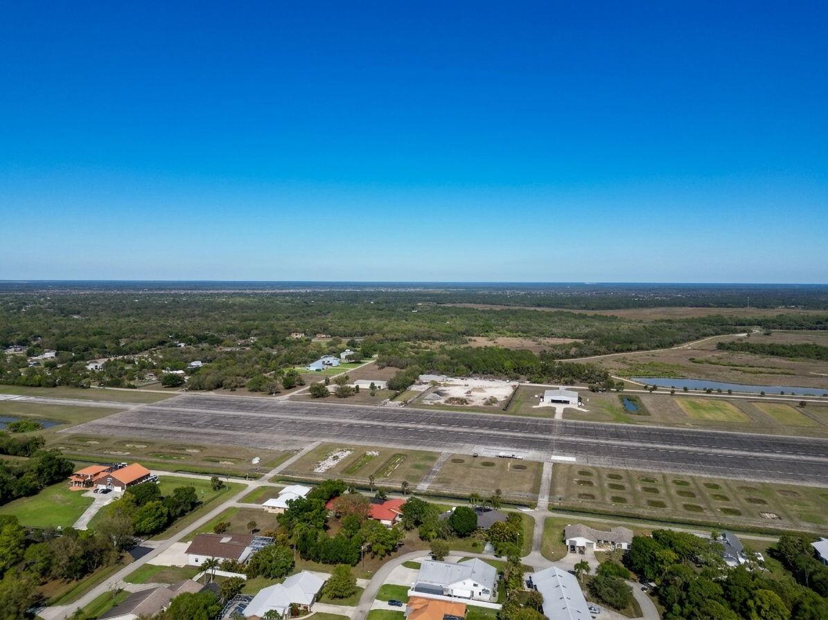 BUCKINGHAM PARK - Land