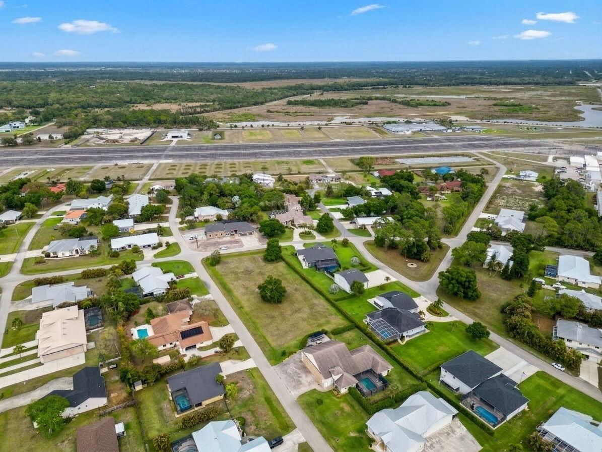 BUCKINGHAM PARK - Land