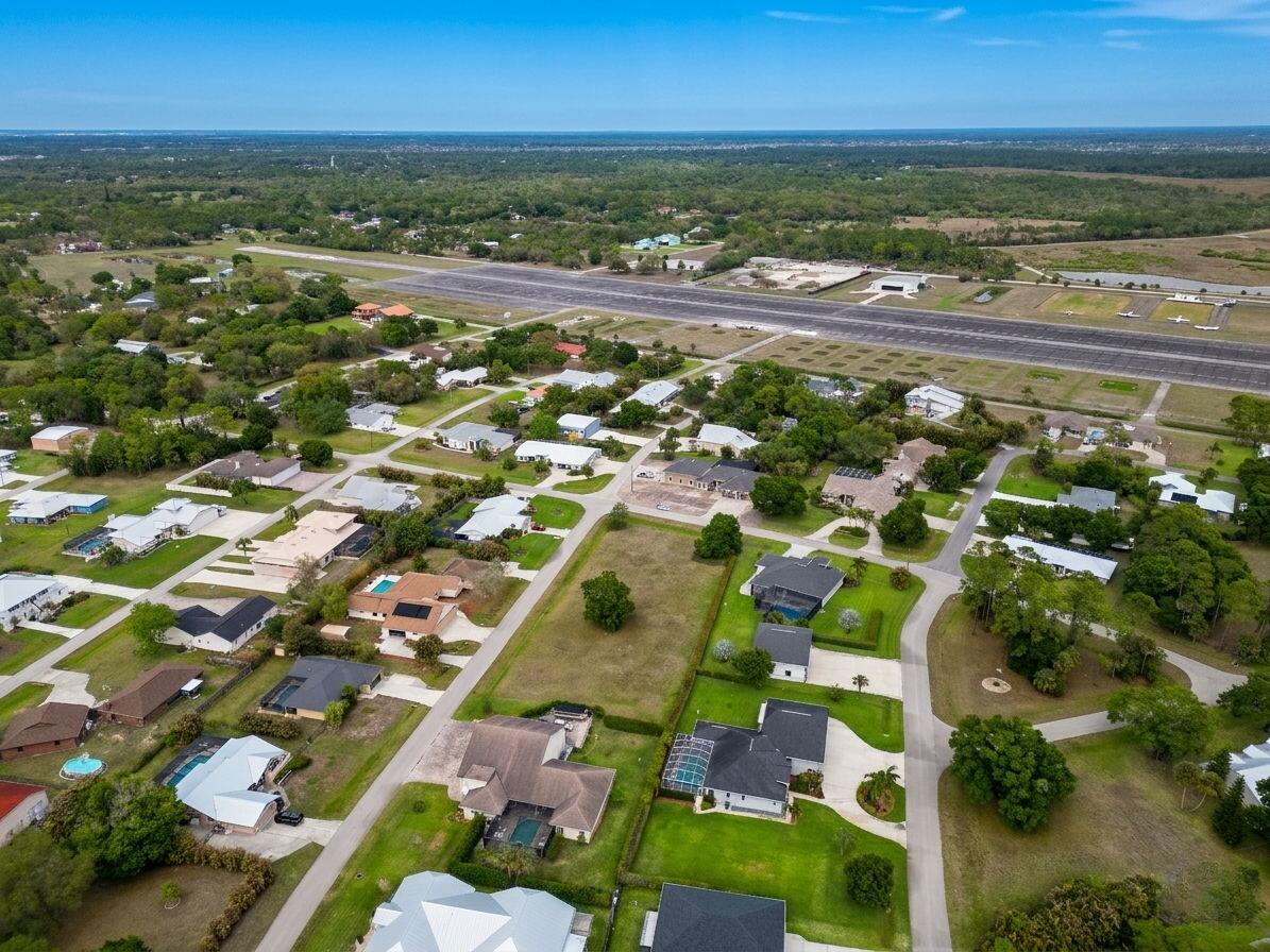 BUCKINGHAM PARK - Land