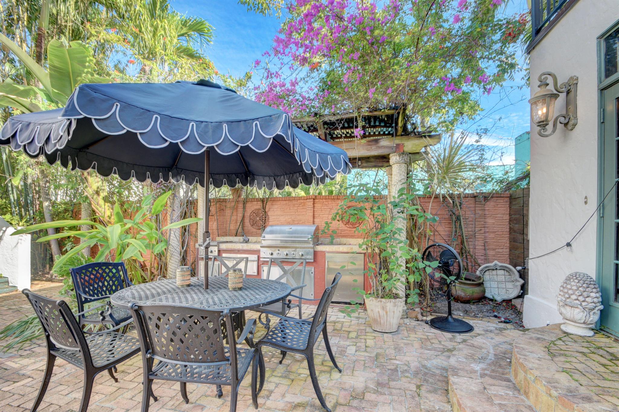 FLAMINGO PARK - Residential Lease