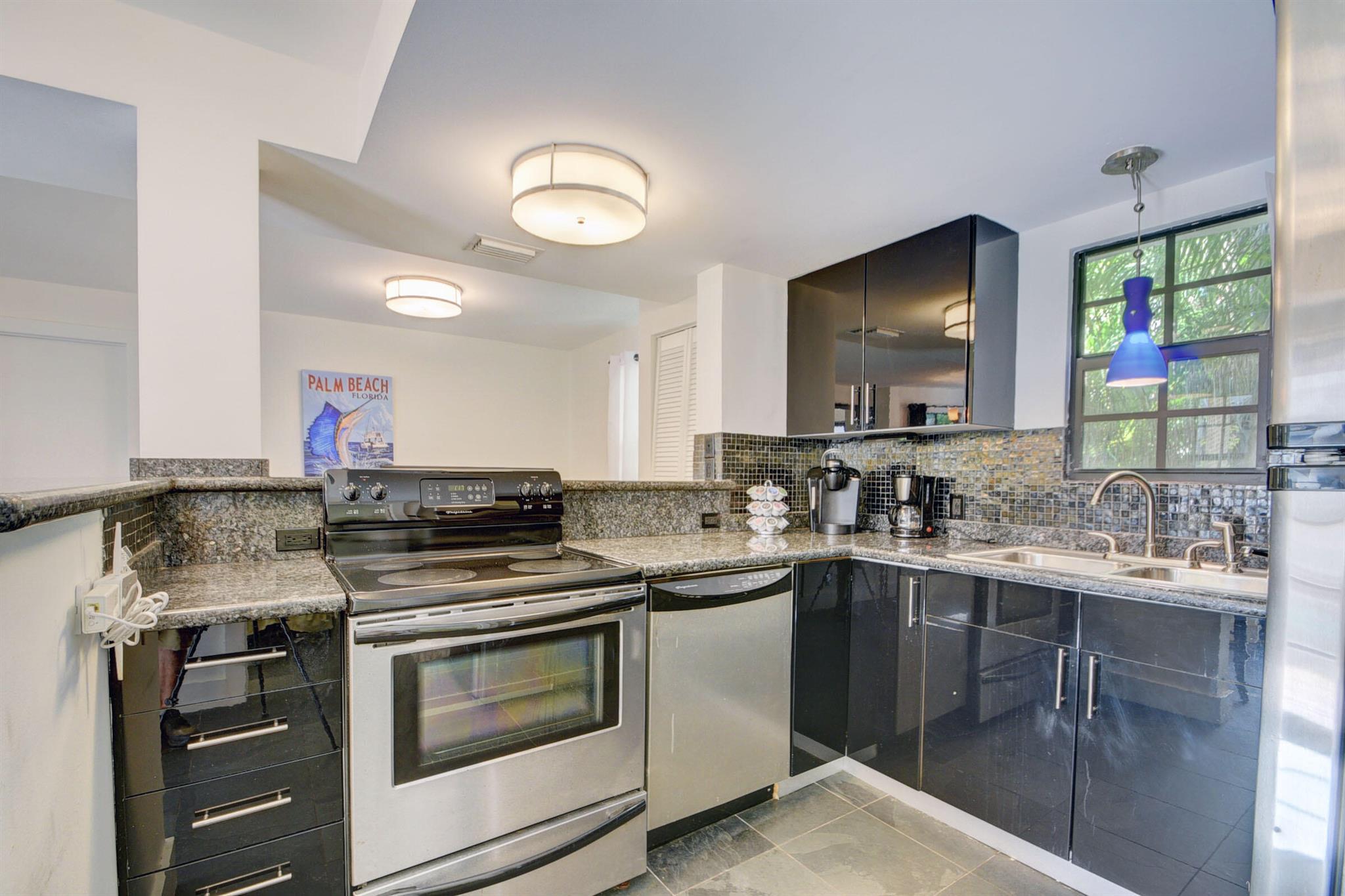 FLAMINGO PARK - Residential Lease