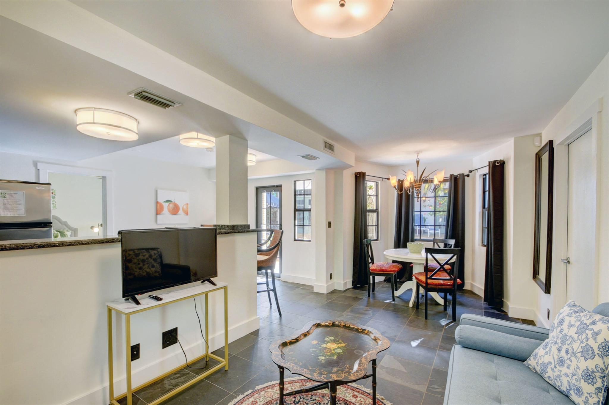 FLAMINGO PARK - Residential Lease