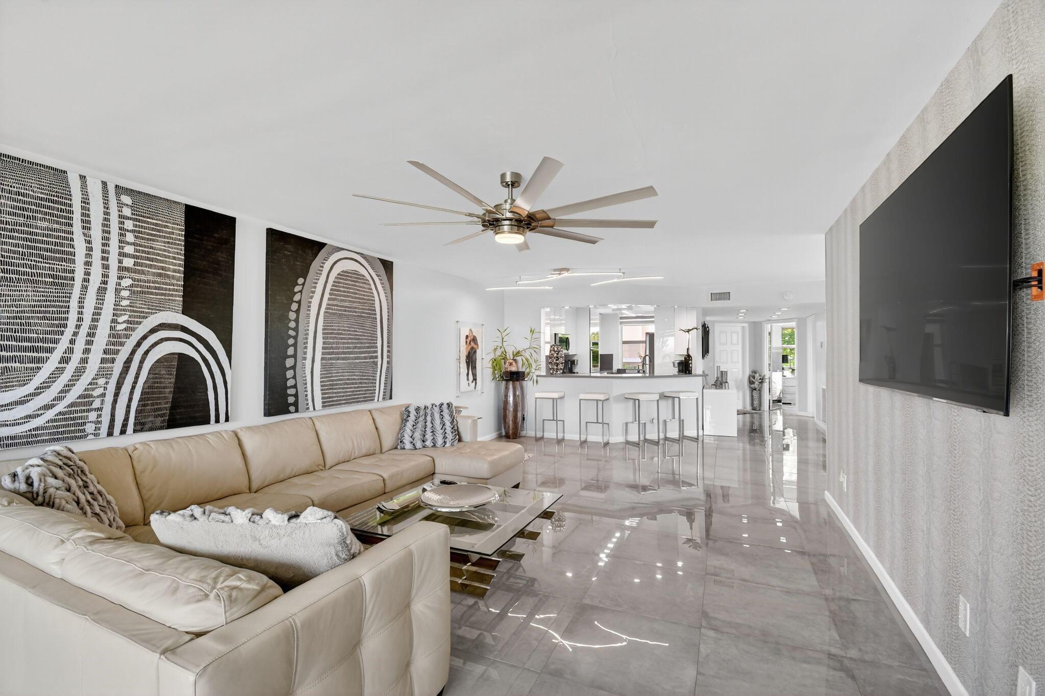 SUNRISE LAKES - Residential