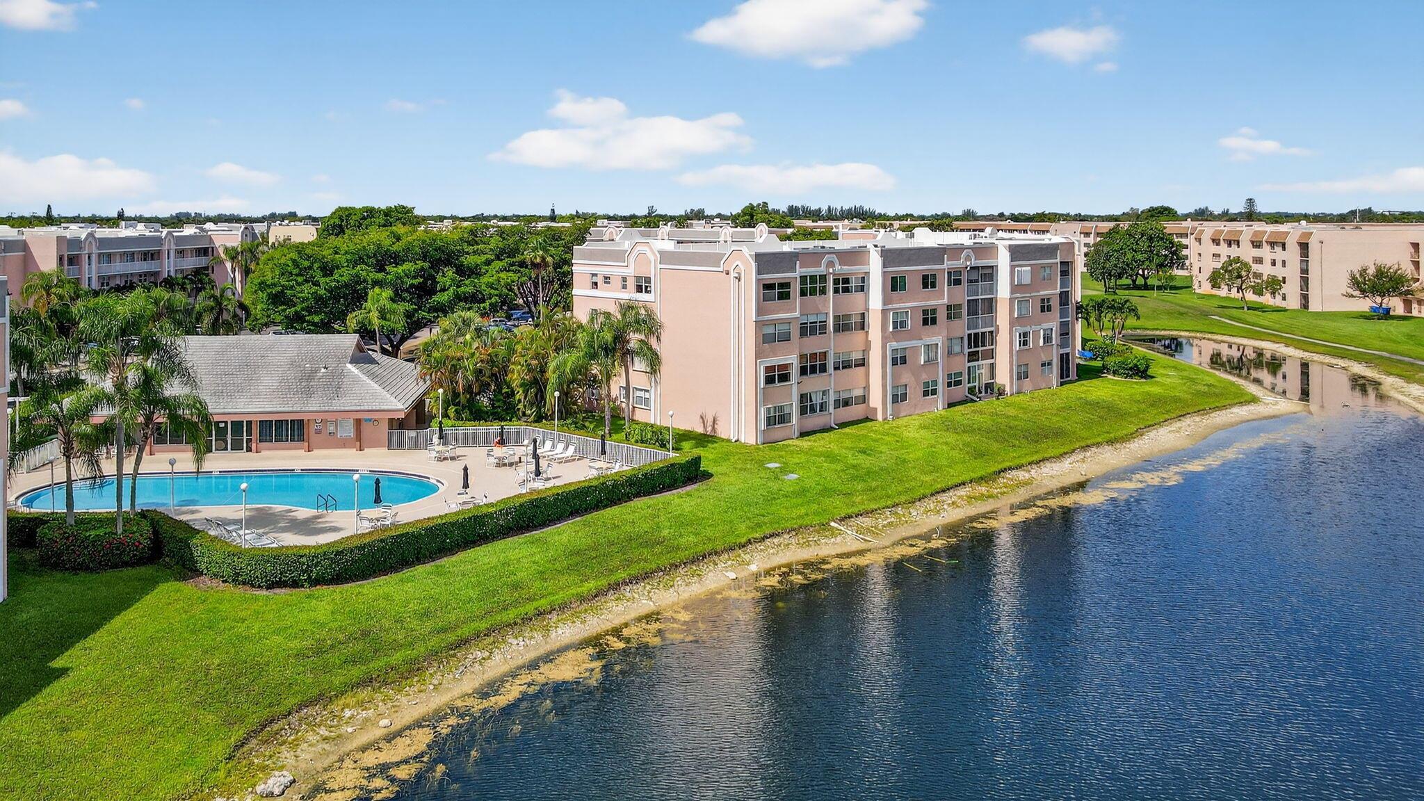 SUNRISE LAKES - Residential
