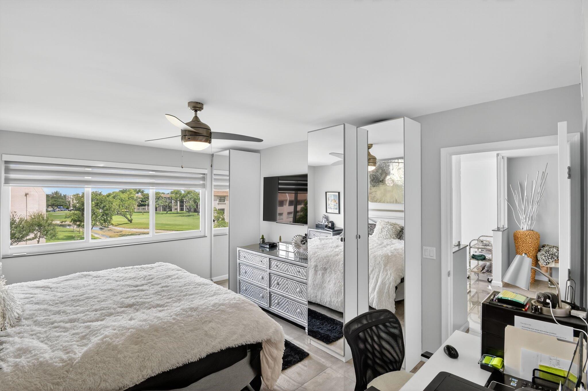 SUNRISE LAKES - Residential