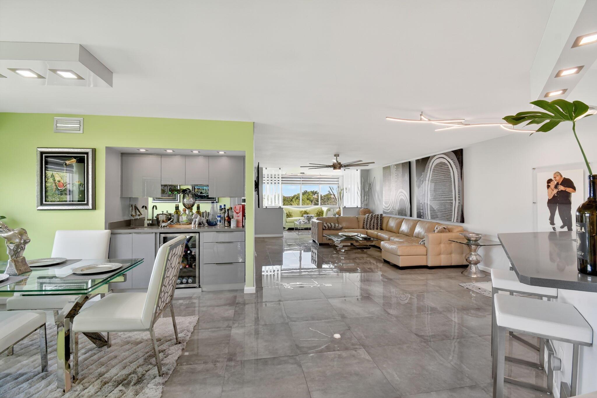 SUNRISE LAKES - Residential