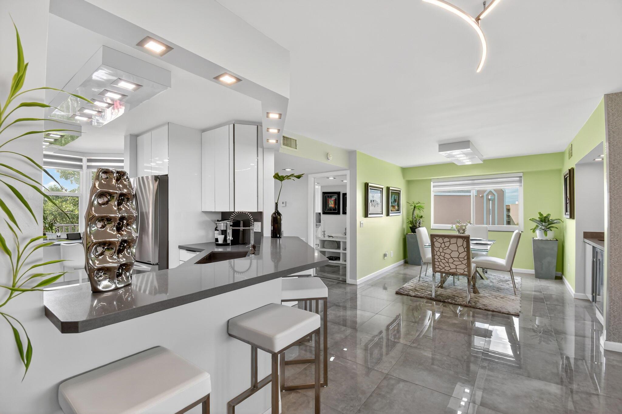 SUNRISE LAKES - Residential