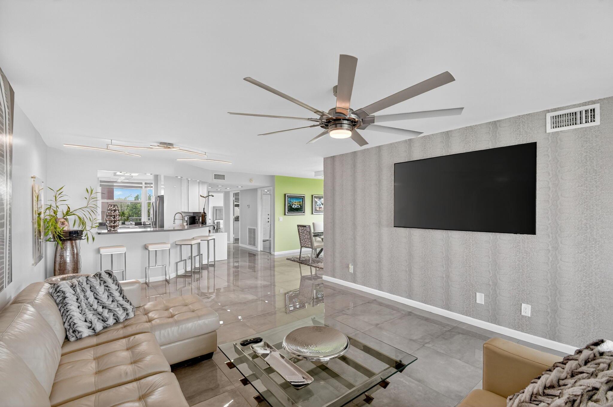 SUNRISE LAKES - Residential