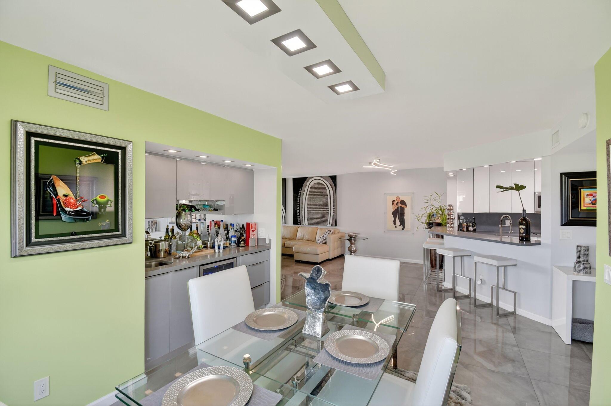 SUNRISE LAKES - Residential