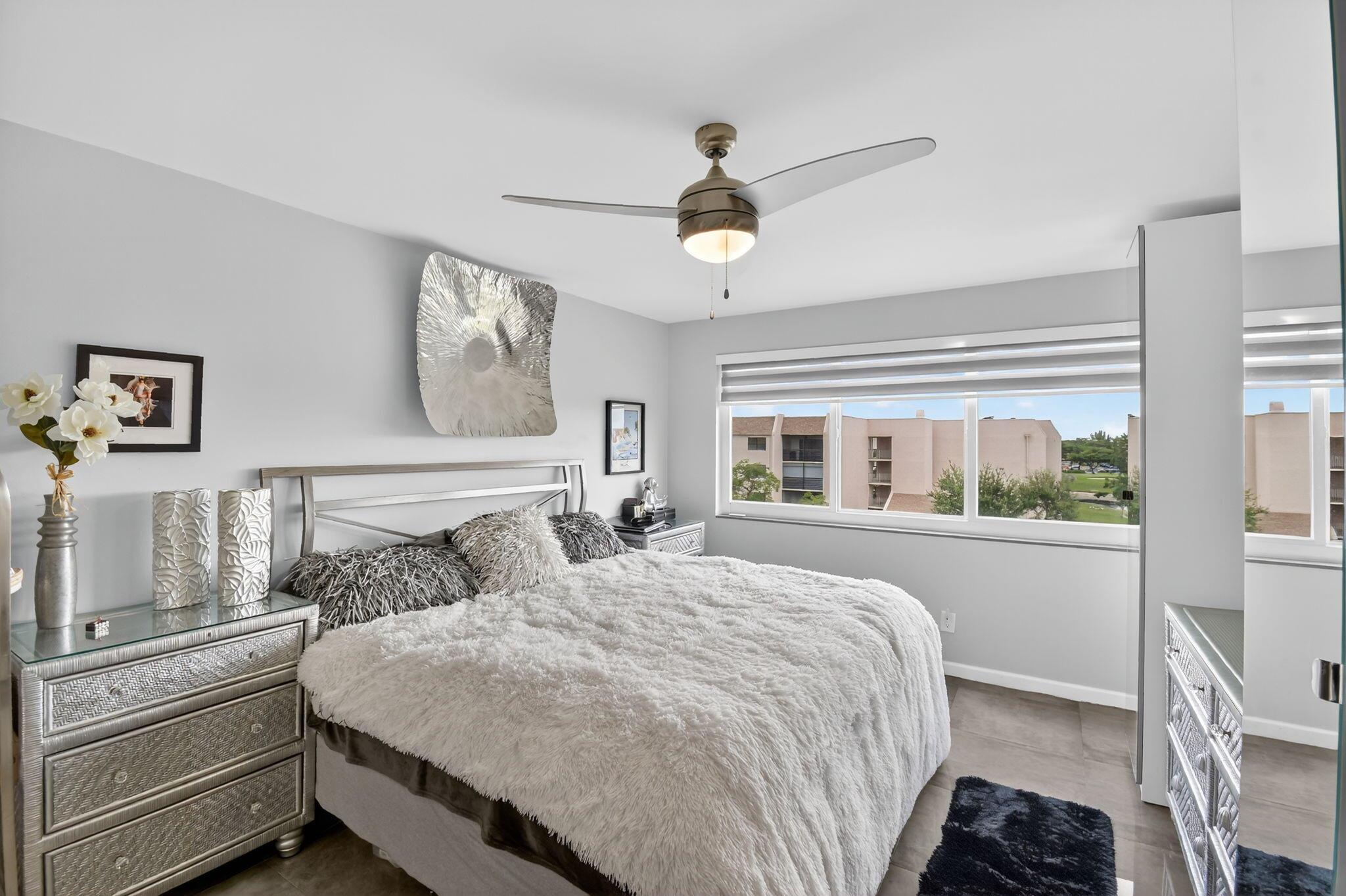 SUNRISE LAKES - Residential