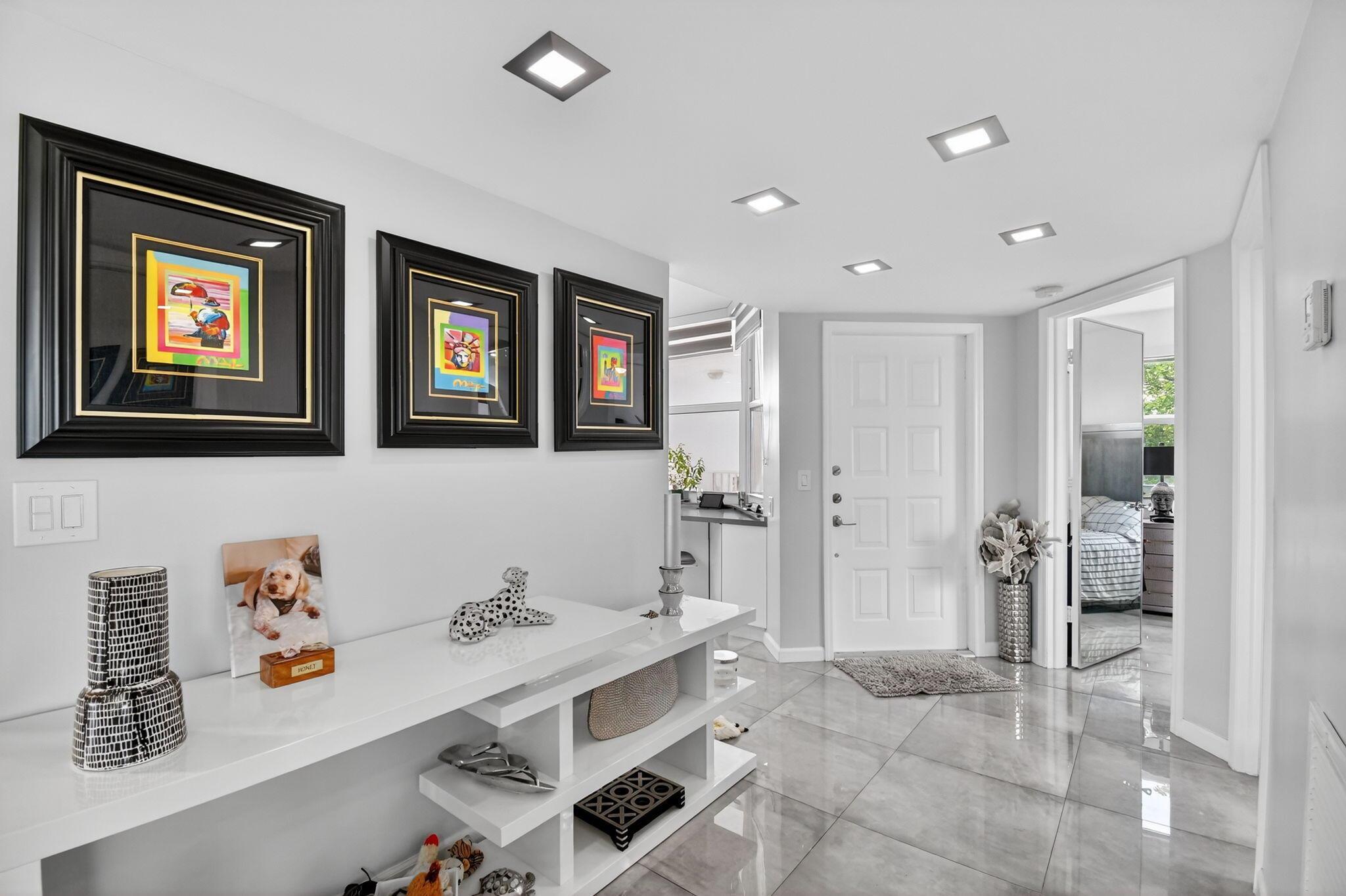 SUNRISE LAKES - Residential