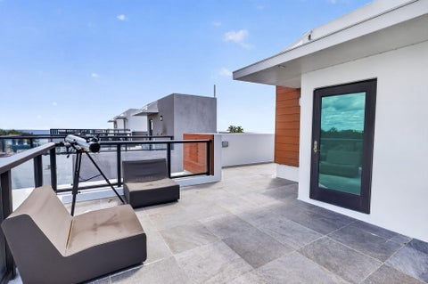 Tiny photo for 336 Balboa Street, Hollywood, FL 33019 (MLS # B26080656)