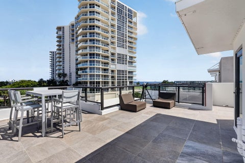 Tiny photo for 336 Balboa Street, Hollywood, FL 33019 (MLS # B26080656)