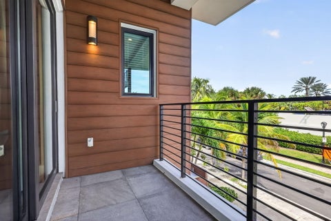 Tiny photo for 336 Balboa Street, Hollywood, FL 33019 (MLS # B26080656)