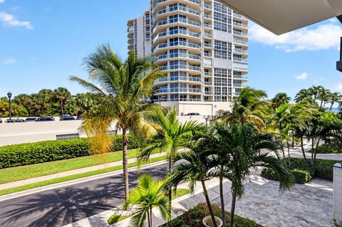 Tiny photo for 336 Balboa Street, Hollywood, FL 33019 (MLS # B26080656)