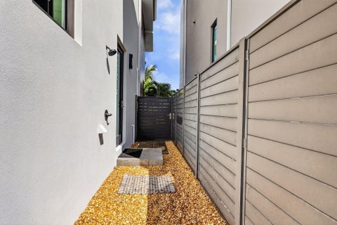 Tiny photo for 336 Balboa Street, Hollywood, FL 33019 (MLS # B26080656)
