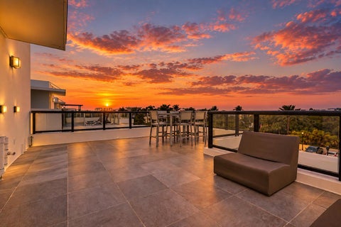 Tiny photo for 336 Balboa Street, Hollywood, FL 33019 (MLS # B26080656)