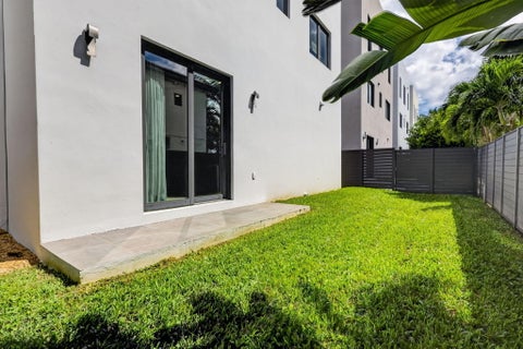 Tiny photo for 336 Balboa Street, Hollywood, FL 33019 (MLS # B26080656)