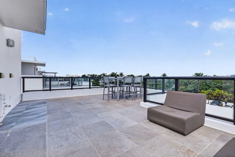 Tiny photo for 336 Balboa Street, Hollywood, FL 33019 (MLS # B26080656)