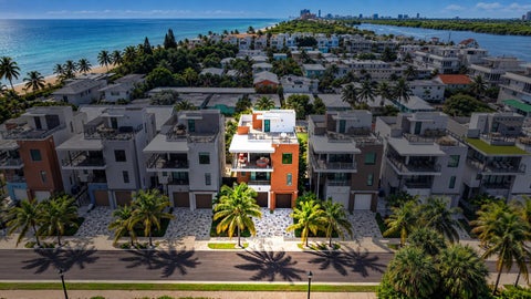 Tiny photo for 336 Balboa Street, Hollywood, FL 33019 (MLS # B26080656)