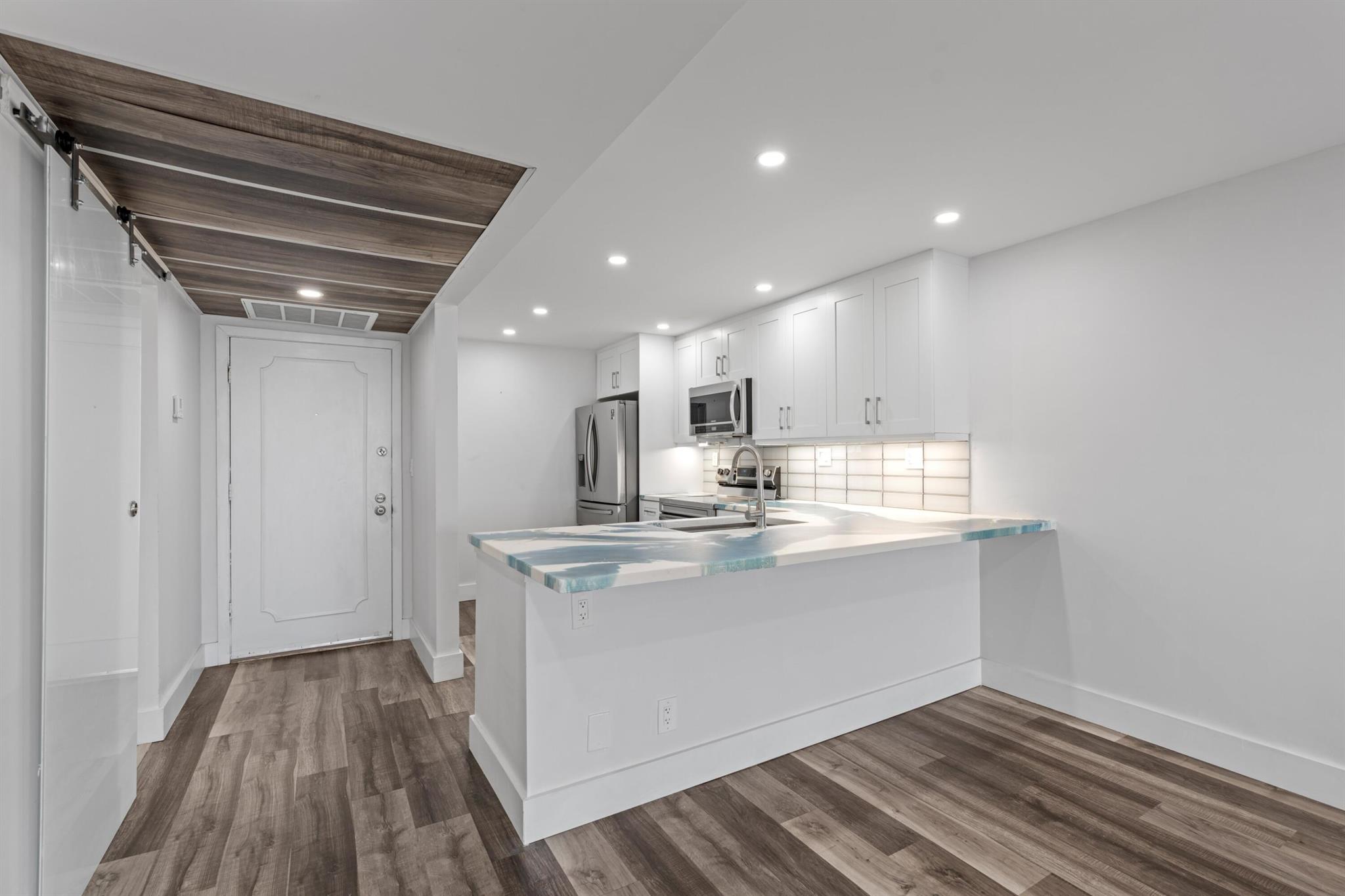 6 Royal Palm Way 509