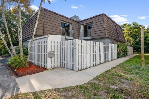 Property photo of 1980 Ne Dixie Highway, Jensen Beach, FL 34957