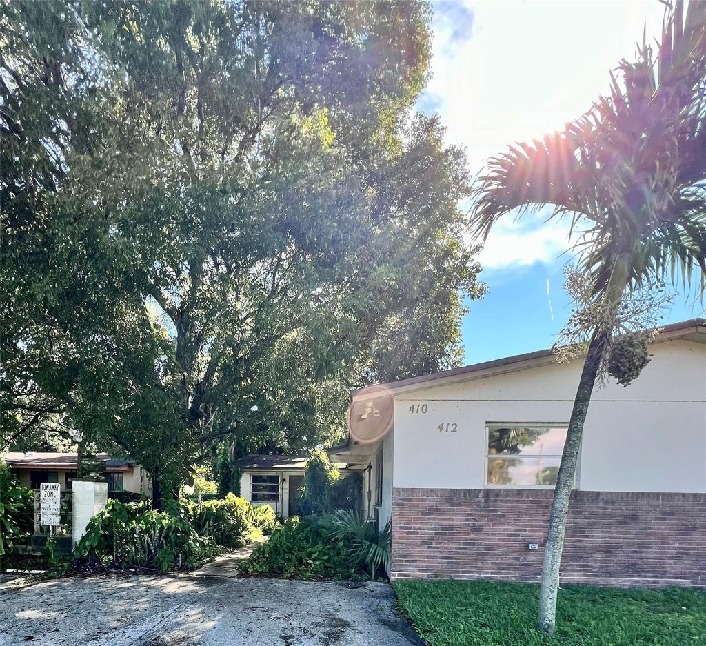 Photo of 410 SW 27th Terrace, Fort Lauderdale, FL 33312 (MLS # F10461918)