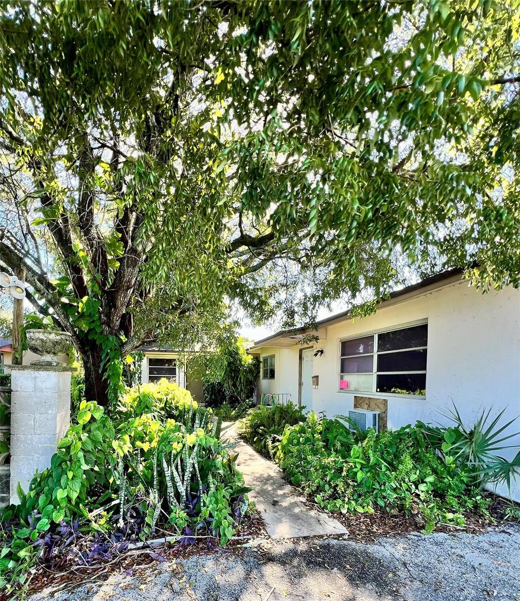 Photo of 410 SW 27th Terrace, Fort Lauderdale, FL 33312 (MLS # F10461918)